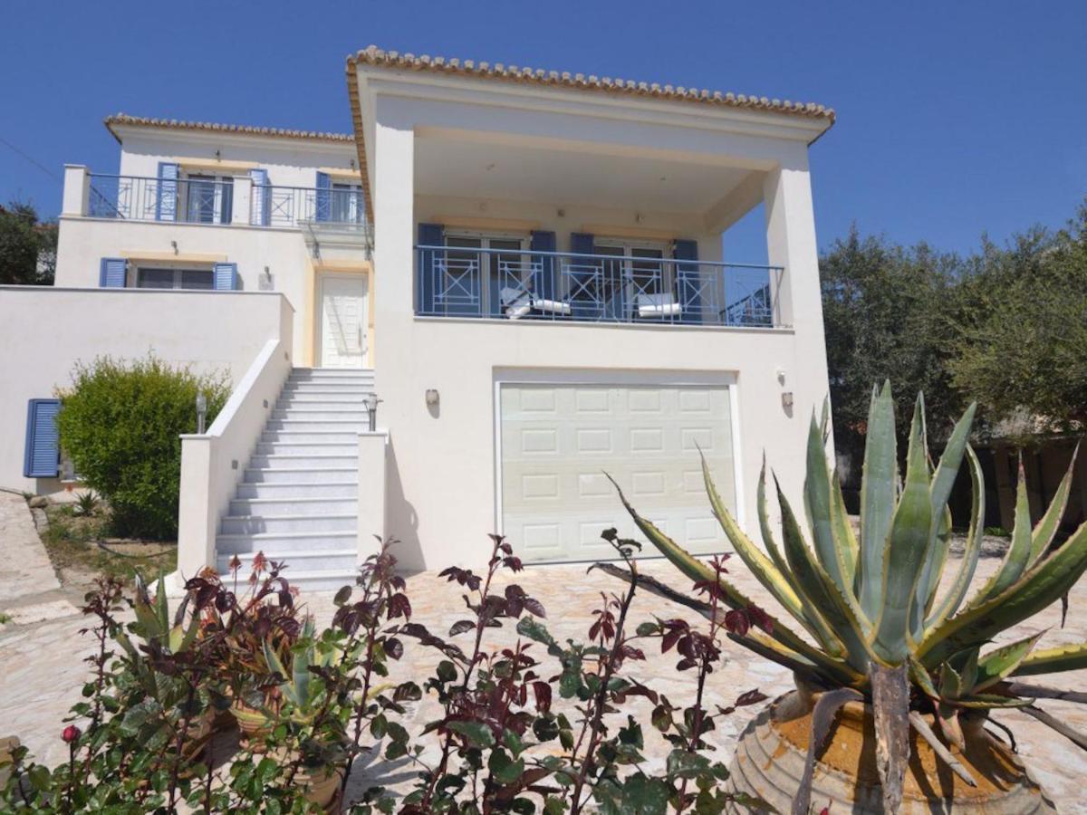 Beautiful Villa In Finikounda Near The Seabeach Exterior photo