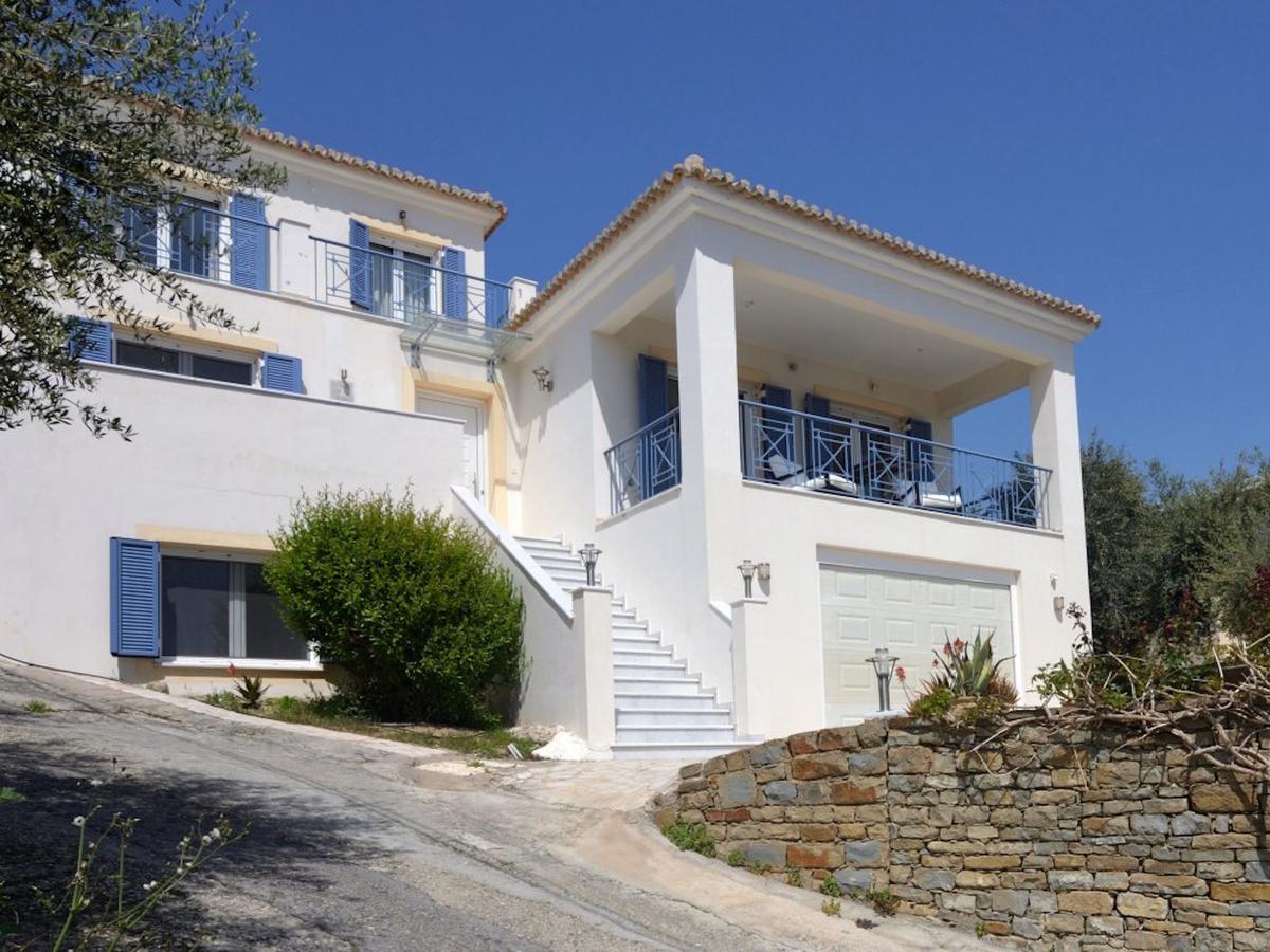 Beautiful Villa In Finikounda Near The Seabeach Exterior photo